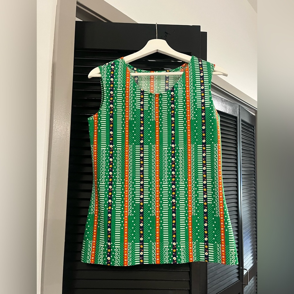 1970s Vintage Polyester Sleeveless Top – Bold Green Floral Stripe Boho Print